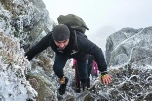 Світлина. Ветерани на протезах піднялися на найвищу вершину Львівщини — гору Пікуй. Реабілітація, протез, ветеран, сходження, гора Пікуй, проєкт Терапія мандрами