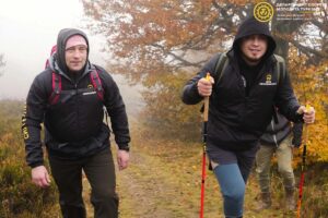 Світлина. Ветерани на протезах піднялися на найвищу вершину Львівщини — гору Пікуй. Реабілітація, протез, ветеран, сходження, гора Пікуй, проєкт Терапія мандрами