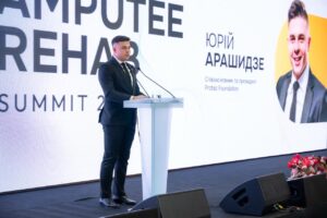 Світлина. Пропускна спроможність системи реабілітації становить вже понад 16 тисяч сеансів на день — міністр Віктор Ляшко. Реабілітація, послуга, пацієнт, розвиток, Віктор Ляшко, Amputee Rehab Summit 2025