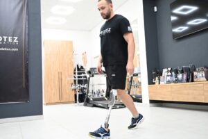 Світлина. Сервісний центр Protez Foundation у Сваляві повертає мобільність українським ветеранам. Реабілітація, протез, протезування, військовий, Свалява, сервісний центр Protez Foundation