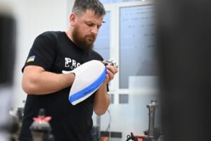 Світлина. Сервісний центр Protez Foundation у Сваляві повертає мобільність українським ветеранам. Реабілітація, протез, протезування, військовий, Свалява, сервісний центр Protez Foundation