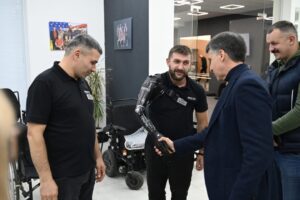 Світлина. Сервісний центр Protez Foundation у Сваляві повертає мобільність українським ветеранам. Реабілітація, протез, протезування, військовий, Свалява, сервісний центр Protez Foundation