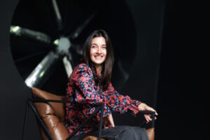 «Іноді люди здивовано дивляться на мене, а я не розумію чому, а потім: ага, я ж на кріслі колісному»: історія франківки Юлії