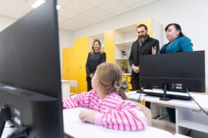 Світлина. Реалізація політики безбар’єрності в освіті: результати 2025 року. Навчання, послуга, особливими освітніми потребами, підтримка, Рада безбар’єрності, МОН