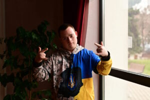 Натхнення у повсякденні: як юнак з Черкас Дмитро Лапай підкорює TikTok і сцени міста