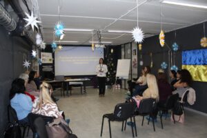 Світлина. Міграційники Харкова пройшли тренінг з інклюзивної взаємодії. Навчання, інвалідність, тренинг, Харків, працівник, міграційна служба