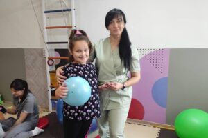 Світлина. «Приїжджаємо, як додому – в затишок, підтримку і розуміння»: як у центрі реабілітації на Волині працюють з юними пацієнтами. Реабілітація, інвалідність, послуга, діти, Волинь, центр комплексної реабілітації Фенікс