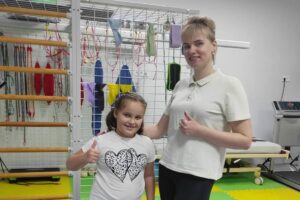 Світлина. «Приїжджаємо, як додому – в затишок, підтримку і розуміння»: як у центрі реабілітації на Волині працюють з юними пацієнтами. Реабілітація, інвалідність, послуга, діти, Волинь, центр комплексної реабілітації Фенікс