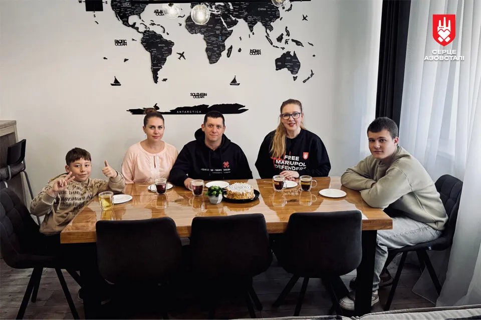 Захисник Маріуполя Роман Мещеряков разом із родиною отримав власну квартиру за програмою «Вдома» (ФОТО). го серце азовсталі, захисник, квартира, мариуполь, роман мещеряков