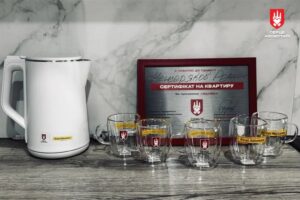 Світлина. Захисник Маріуполя Роман Мещеряков разом із родиною отримав власну квартиру за програмою «Вдома». Новини, Мариуполь, захисник, квартира, ГО Серце Азовсталі, Роман Мещеряков