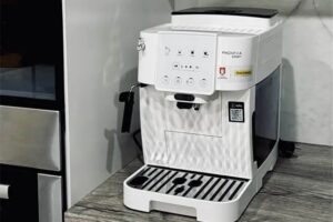 Світлина. Захисник Маріуполя Роман Мещеряков разом із родиною отримав власну квартиру за програмою «Вдома». Новини, Мариуполь, захисник, квартира, ГО Серце Азовсталі, Роман Мещеряков