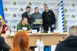 Світлина. На Дніпропетровщині ветеранам вручили сертифікати на житло. Закони та права, ветеран, житло, нарада, Дніпропетровщина, сертифікат