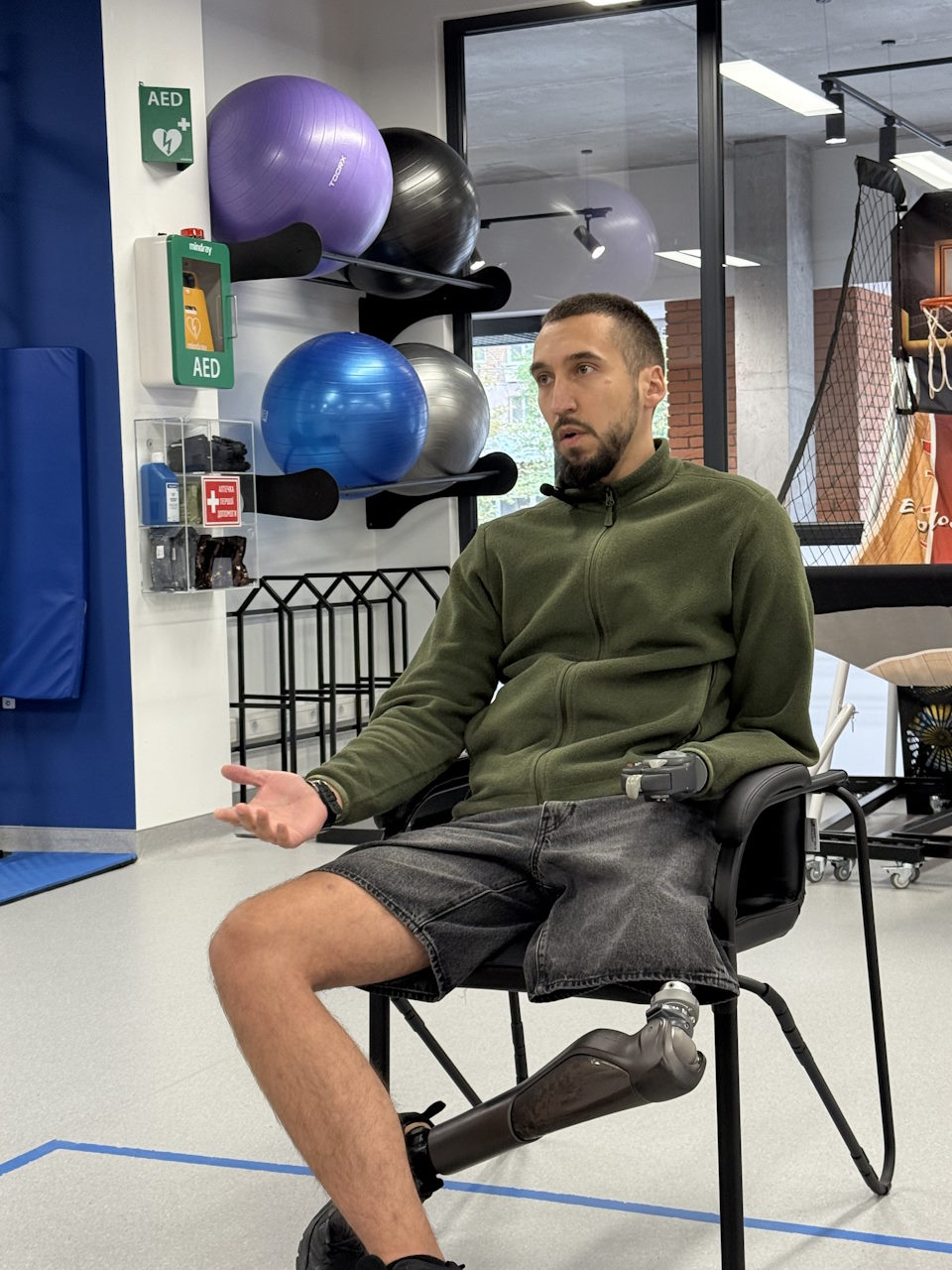 “Планую жити життя, яке було в мене до поранення — без компромісів”. Історія захисника Романа Забавіна. поранення, протез, протезування, реабілітація, роман забавін