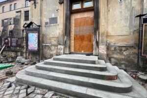 Світлина. Відразу у кількох закладах культури області тривають роботи з підвищення доступності. Безбар'єрність, інвалідність, доступність, інклюзія, Львівщина, заклад культури