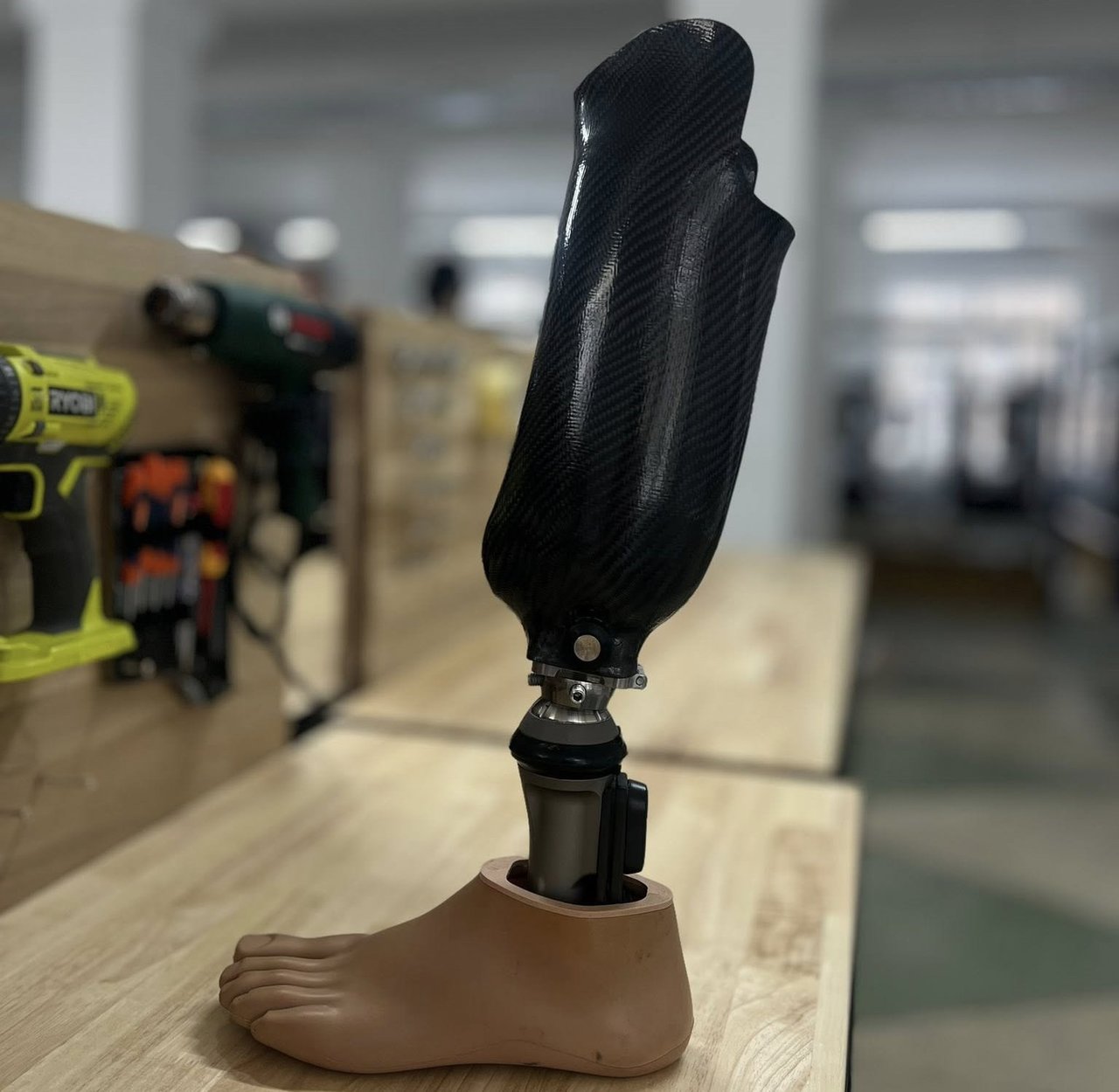 У Львові на повну потужність запрацювала найбільша в Європі навчально-виробнича протезна майстерня (ФОТО). 3d-принтер, львів, навчально-виробнича протезна майстерня, пацієнт, протезування