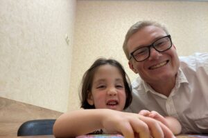 Світлина. Любов і фаховість змінюють світ: історія двох “особливих” дітей і однієї великої віри. Життя і особистості, Київ, аутизм, діагноз, садок Дитина з майбутнім, Сашко Колобухов