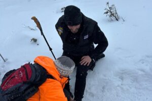 Світлина. «Мандротерапія» на Говерлі: ветерани на протезах подолали складний зимовий маршрут. Реабілітація, протез, ветеран, Говерла, сходження, Мандротерапія