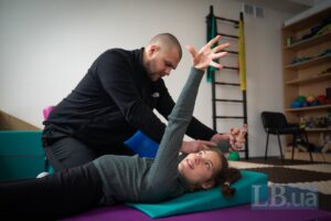 Світлина. «Найбільша потреба – ліфт»: як дають раду на Троєщині родини з дітьми з інвалідністю. Життя і особистості, інвалідність, допомога, Київ, діти, родина