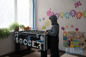 Світлина. «Найбільша потреба – ліфт»: як дають раду на Троєщині родини з дітьми з інвалідністю. Життя і особистості, інвалідність, допомога, Київ, діти, родина