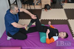 Світлина. «Найбільша потреба – ліфт»: як дають раду на Троєщині родини з дітьми з інвалідністю. Життя і особистості, інвалідність, допомога, Київ, діти, родина