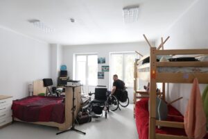 Від модульного містечка до повноцінного дому: у Львові облаштували тимчасове житло для переселенців, які потребують особливого догляду (ФОТО, ВІДЕО)