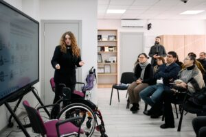 Світлина. У Мінсоцполітики провели тренінг «Безбарʼєрність — філософія суспільства без барʼєрів». Навчання, інвалідність, суспільство, підтримка, тренинг, безбарʼєрність