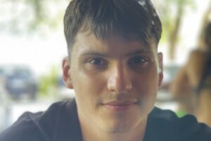 Світлина. Системна робота не просто “покращує навички”, вона змінює сценарій життя: історія першого вихованця садка “Дитина з майбутнім”. Життя і особистості, інклюзія, підтримка, аутизм, заняття, садок Дитина з майбутнім