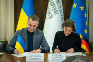 Світлина. МОЗ України та Life Bridge Ukraine підписали меморандум про співпрацю у сфері протезування та реабілітації. Реабілітація, протезування, співпраця, меморандум, МОЗ, Life Bridge Ukraine