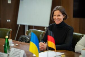 Світлина. МОЗ України та Life Bridge Ukraine підписали меморандум про співпрацю у сфері протезування та реабілітації. Реабілітація, протезування, співпраця, меморандум, МОЗ, Life Bridge Ukraine