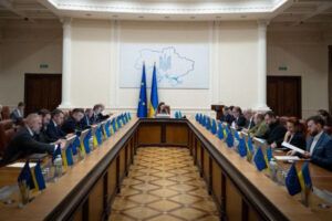 Кабмін дозволив витрачати кошти гуманітарного рахунка на допомогу цивільним, ВПО та людям з інвалідністю