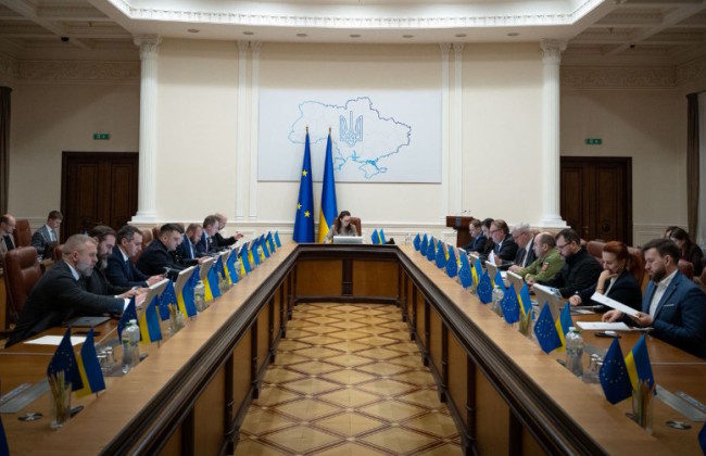 Кабмін дозволив витрачати кошти гуманітарного рахунка на допомогу цивільним, ВПО та людям з інвалідністю. інвалідність, гуманітарний рахунок, допомога, кошти, мінсоцполітики