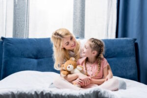 Чи можна оформити лікарняний на час реабілітації дитини з інвалідністю — відповідь Держпраці