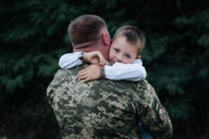 Військовим, які виховують дітей з інвалідністю, можуть дозволити звільнятися зі служби — у Раді зареєстрували законопроєкт