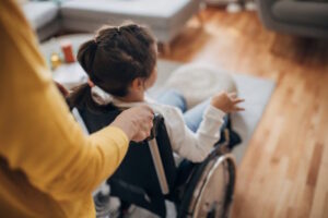 Нові виплати, асистент для родин та денні центри: які зміни готують для сімей із дітьми з інвалідністю (ВІДЕО)