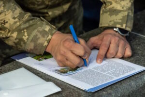 Рада пропонує спростити звільнення військових, які виховують дитину з інвалідністю