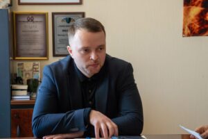 Світлина. У Житомирській ОВА обговорили реалізацію політики безбар’єрності на 2025–2026 роки. Закони та права, доступність, безбар’єрний простір, нарада, Національна стратегія, Житомирська область