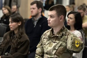 Світлина. “Втрата кінцівки не означає втрату гідності та ідентичності”: як говорити з ветеранами, які пережили ампутацію. Новини, протез, ветеран, спілкування, ампутація, MCOP Україна