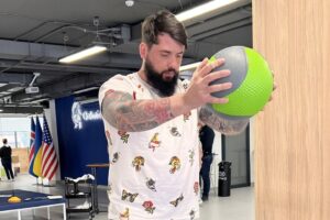 Світлина. Чотири роки повномасштабної війни. Чотири роки роботи: як Future for Ukraine будує систему допомоги українцям. Новини, допомога, протезування, підтримка, Фонд, Future for Ukraine