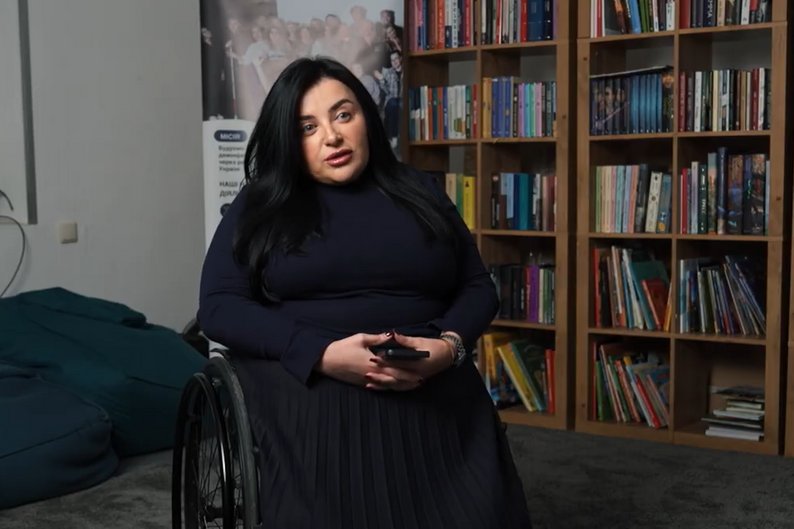 “Мене підштовхнула несправедливість у суспільстві”: як чернівчанка бореться за права людей з інвалідністю (ВІДЕО). інвалідність, безбарʼєрність, доступність, марія нікітіна, суспільство