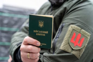 Суд у Чернівцях зобов’язав ТЦК провести перевірку сімейних обставин військового, батько якого має інвалідність