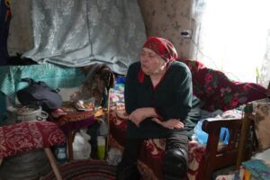 Мобілізували єдиного доглядальника: як виживає жінка з інвалідністю у віддаленому селі на Сумщині (ФОТО, ВІДЕО)